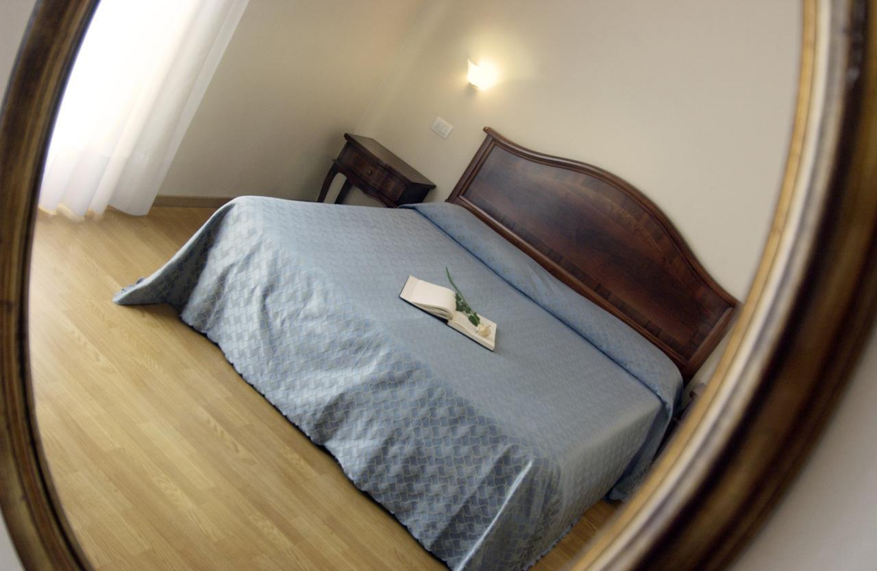 Hotel Belvedere Torri Del Benaco Rom bilde